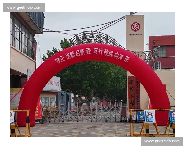 掌声雷动见证时代回响凝聚人心激荡梦想共赴新程奋进未来荣耀征途